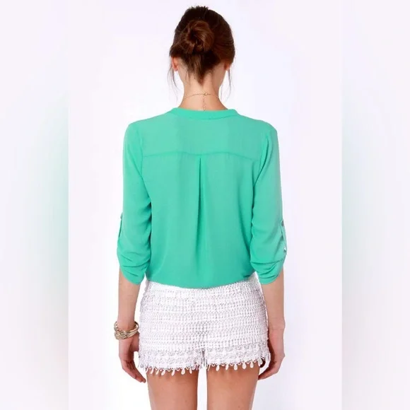 LULU’S White Lace Shorts 10” - Picture 3 of 12